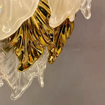 بدنه لوستر پذیرایی سفید و طلایی
